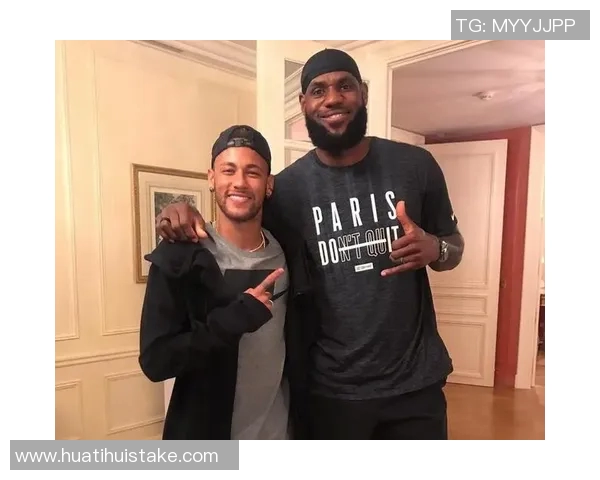 詹姆斯与画家亲密合影庆祝传递兄弟情谊与骄傲之情